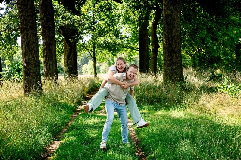 Gek doen tijdens een familiefotoshoot