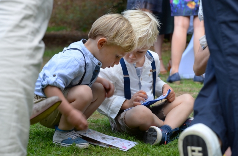 Kinderen op een bruiloft