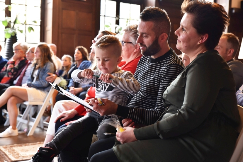Kinderen bij de ceremonie