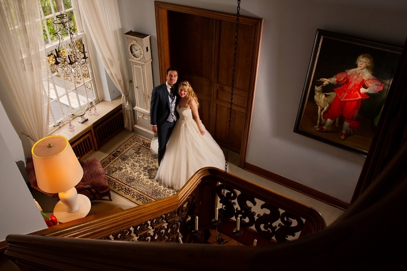 Het bruidspaar in het kasteel