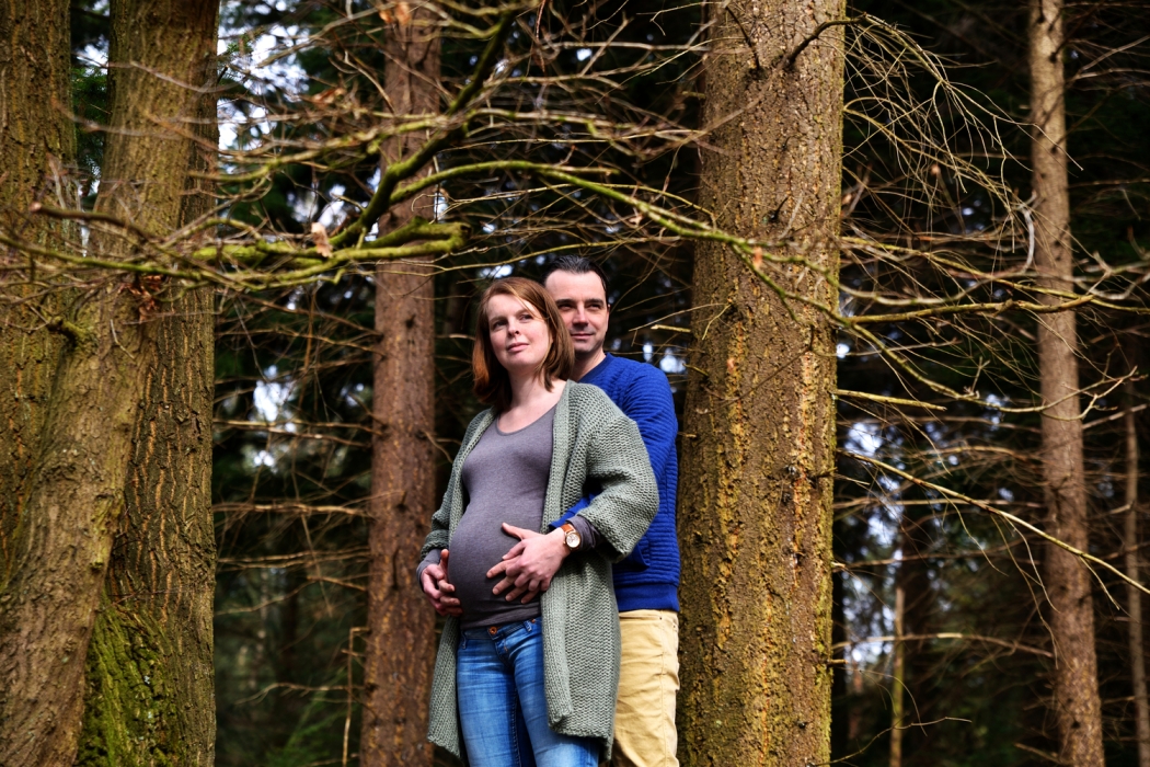 Zwangerschapsshoot in het bos