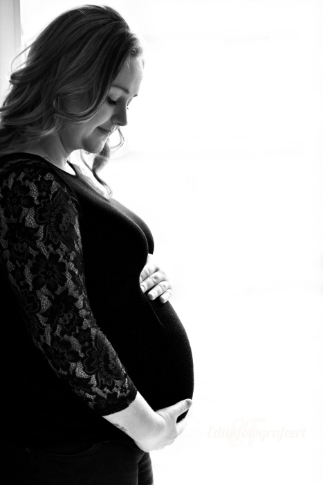 Een silhouet van een zwangere