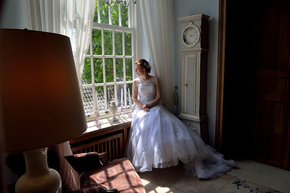 Professionele trouwfoto's van een Bruid in kasteel groot Buggenum in Limburg