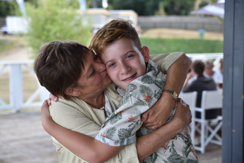 Casual foto's van de gasten van een feest in Limburg, familiedag.