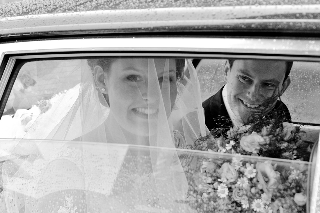 Spontane bruidsfoto's door lieve trouwfotograaf in midden-Limburg voor jullie micro-wedding of elopement.