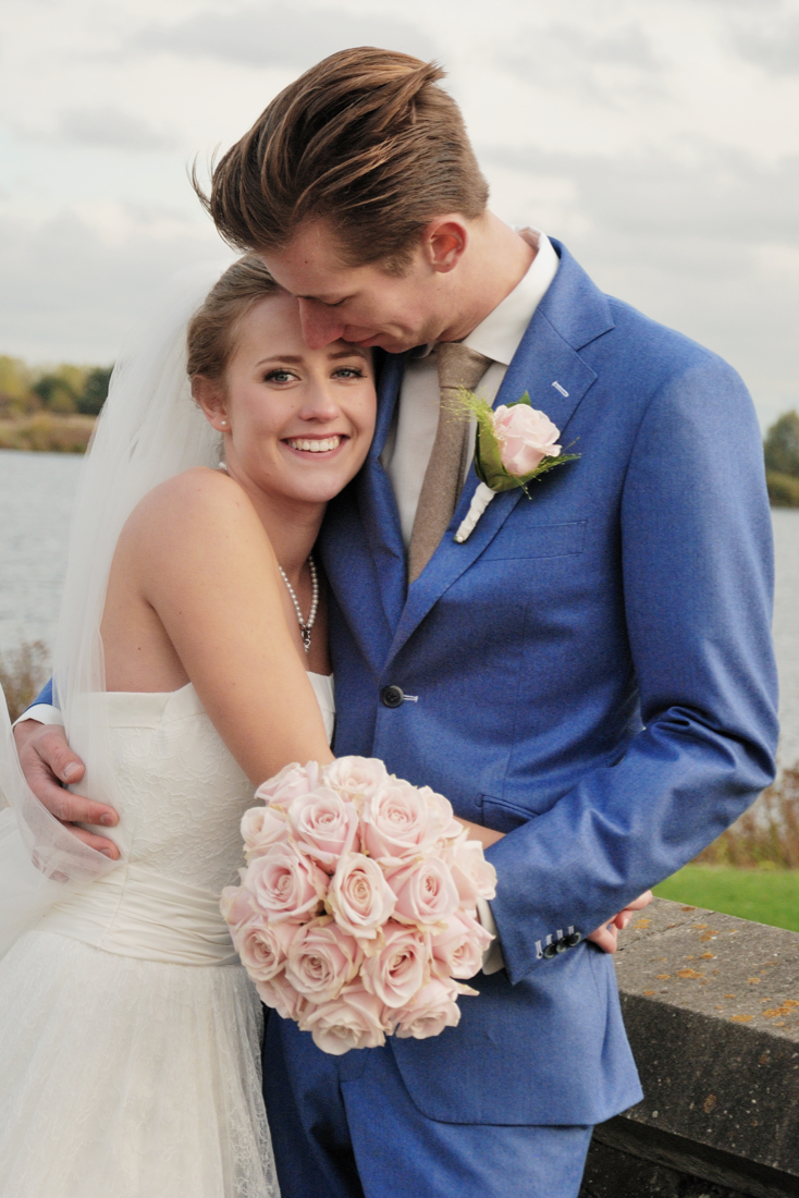 Couple hugging on their wedding in Holland. Photographer from Limburg in the Netherlands.