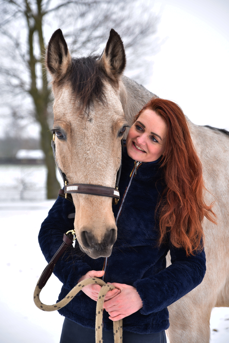Paard en amazone.