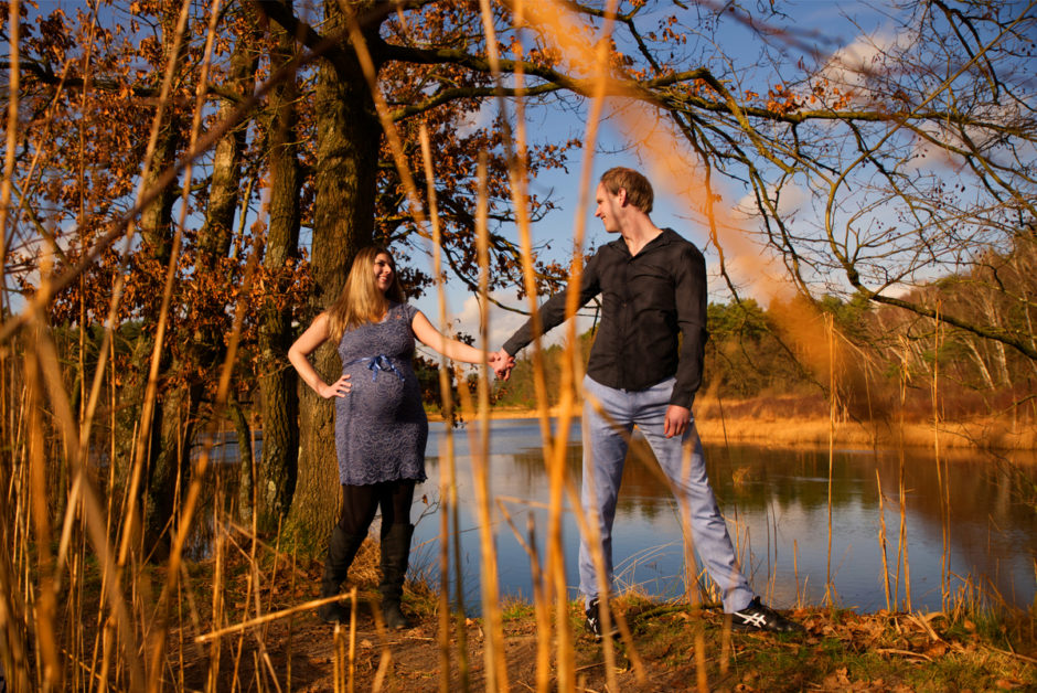 Zwangerschapsfoto in de natuur in Limburg, Roermond
