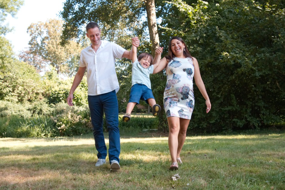 Zwangerschapsfotografie in Limburg, in de natuur. Zwangerschapsfotograaf uit Roermond.