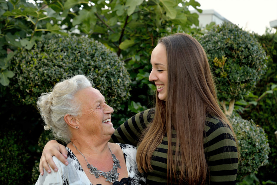 Een fotoreportage samen met oma in Reuver, in de tuin. 