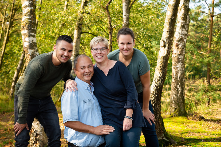 Gezin in de natuur in Limburg. Ze waren hier vanwege een familie reportage of een familie fotoshoot.