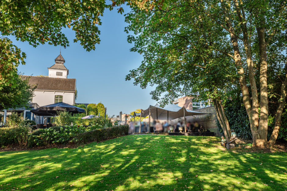 Kasteel Eykholt als trouwlocatie, gezien vanuit de tuin.